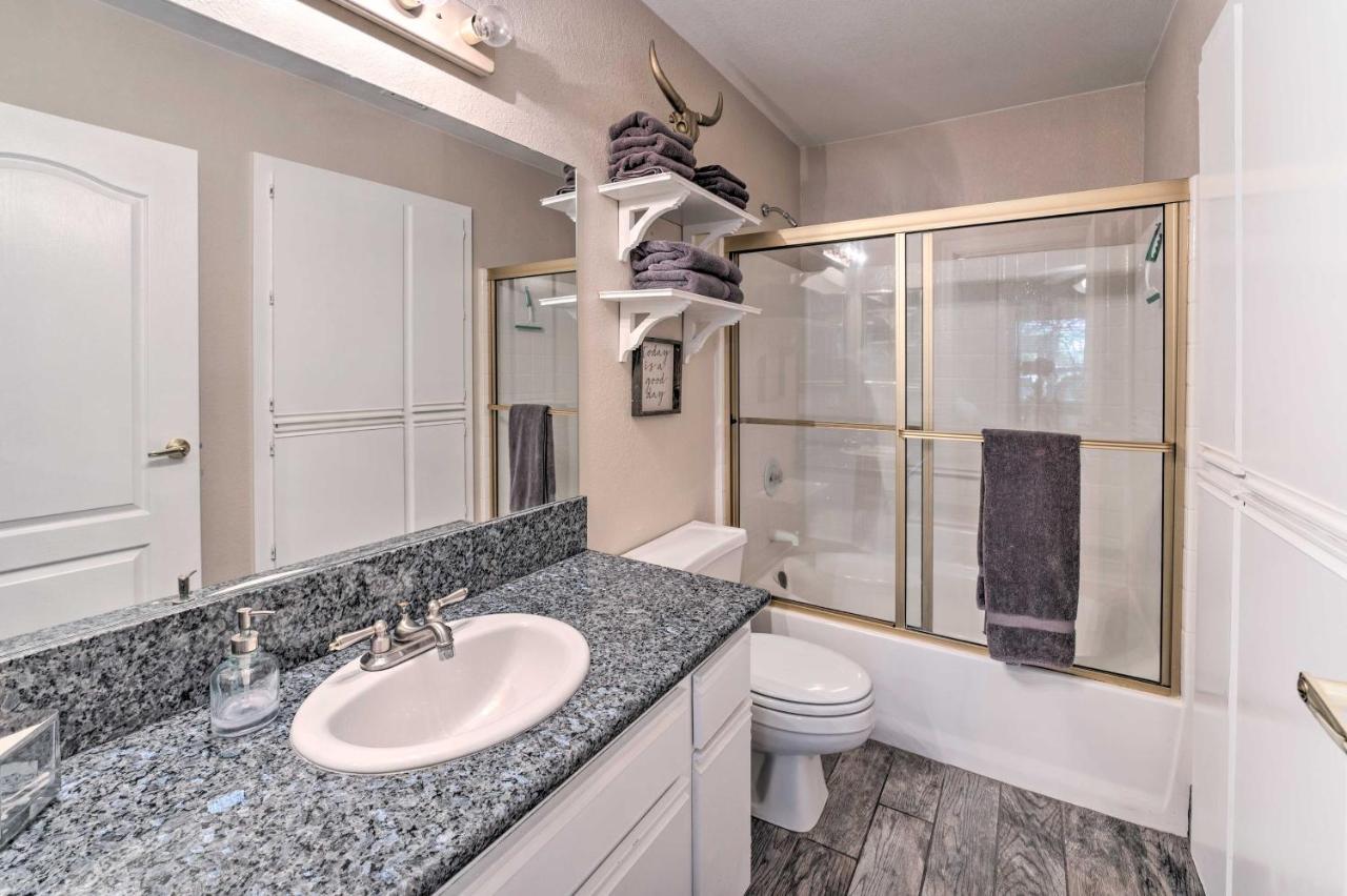 Lake Havasu Condo With Pool Access 1 Block To Beach Lake Havasu City Dış mekan fotoğraf
