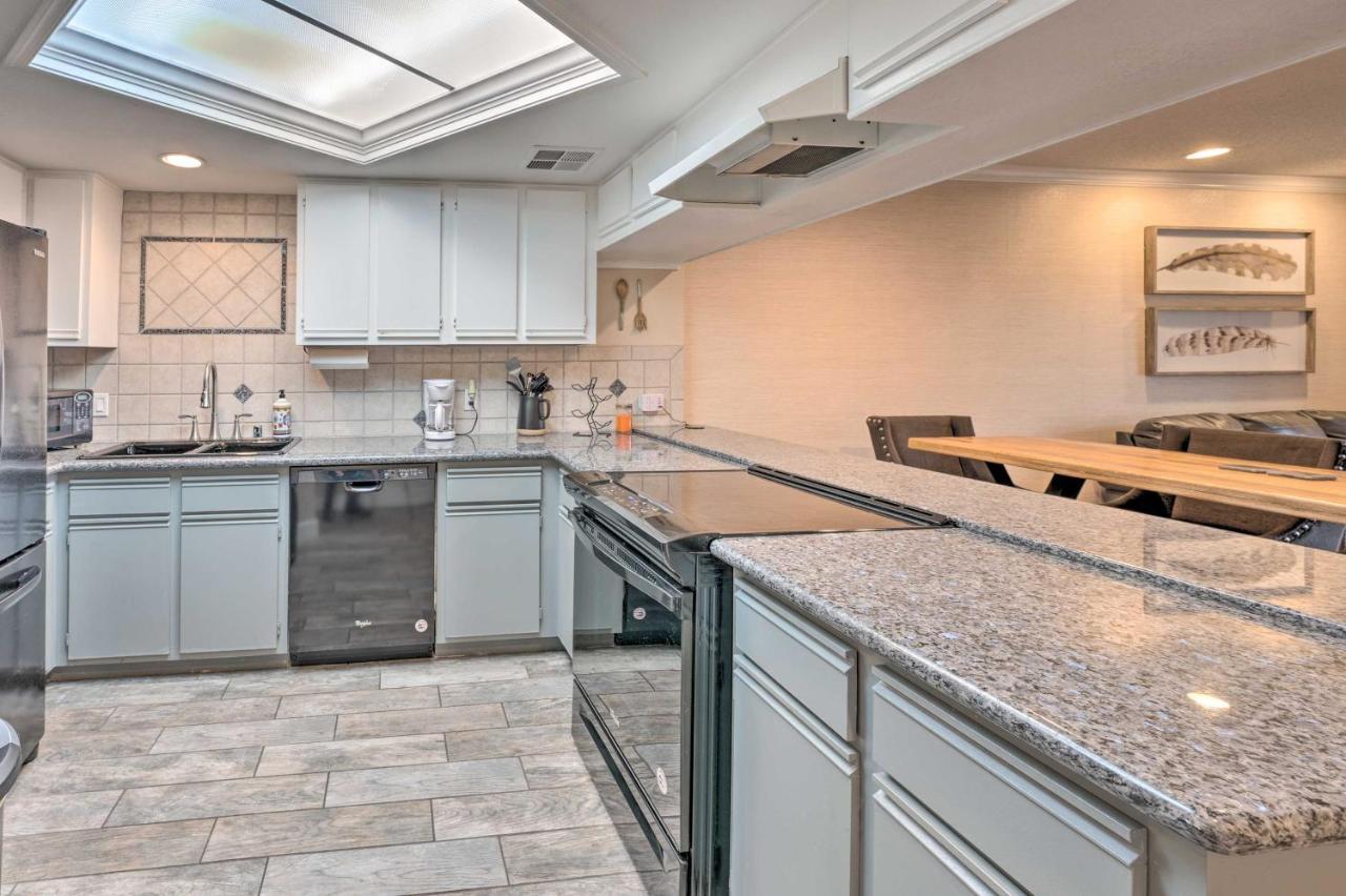 Lake Havasu Condo With Pool Access 1 Block To Beach Lake Havasu City Dış mekan fotoğraf