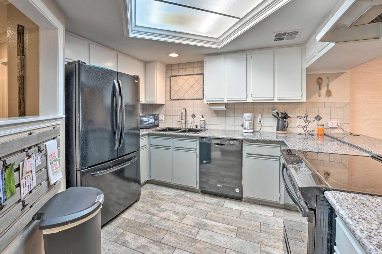 Lake Havasu Condo With Pool Access 1 Block To Beach Lake Havasu City Dış mekan fotoğraf
